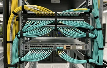 Guia completo para conectores de fibra óptica MPO: tipos, polaridade e aplica...